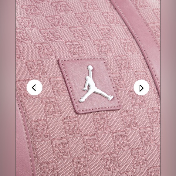 💯 % AUTHENTIC NIKE DUFFLE BAG - Picture 2 of 4